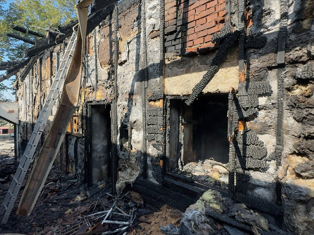 Pod Tatrami horeli tri domy. O strechu nad hlavou prišla 9-členná rodina, vyhlásili pre ňu zbierku