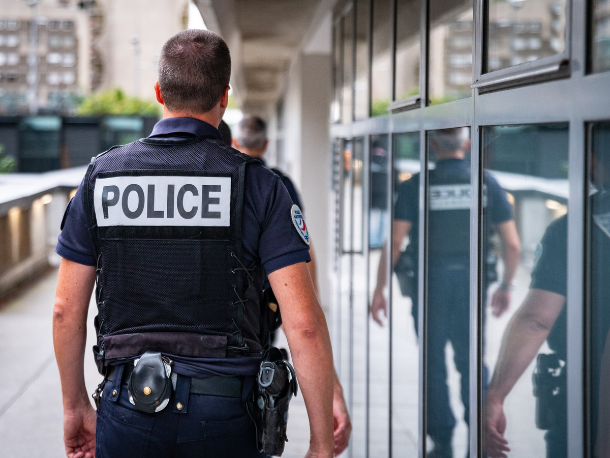 francuzsko francuzska policia policajti 