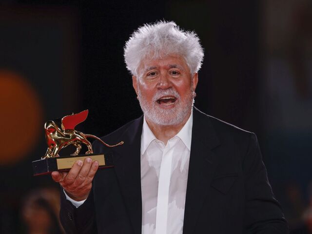 Zlatého leva na festivale v Benátkach dostal Pedro Almodóvar. Ocenenie získala aj Nicole Kidman či Vincent Lindon