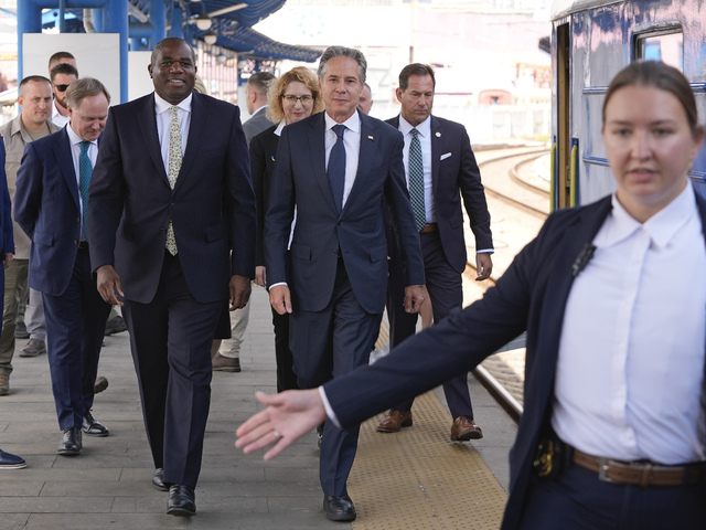 Šéfovia americkej a britskej diplomacie navštívili Kyjev. V metropole Ukrajiny mali nabitý program
