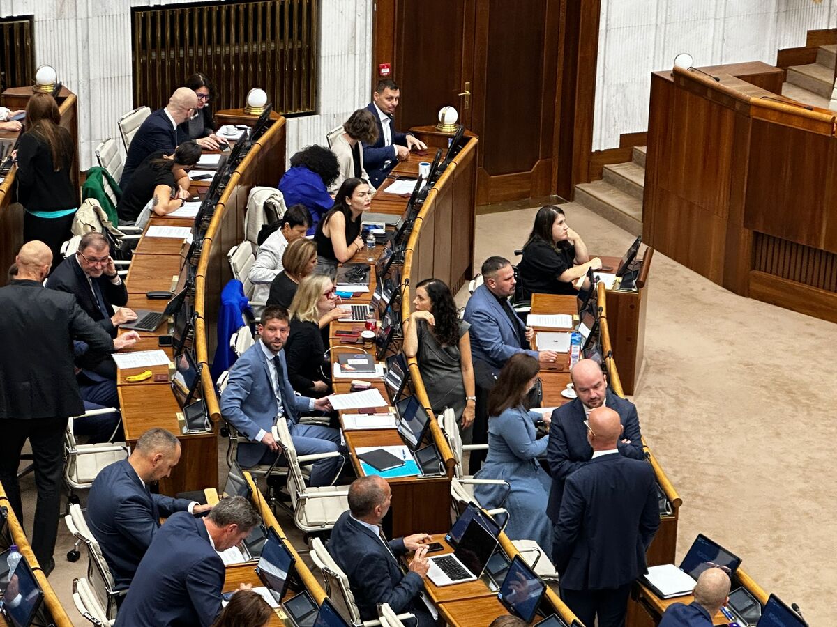 parlament rokovanie