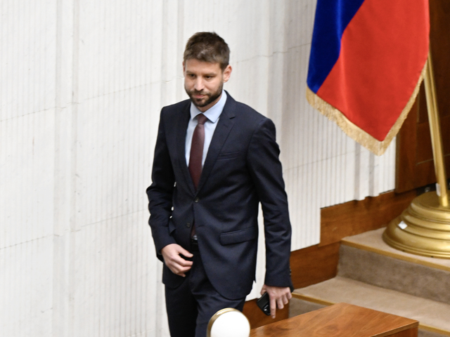 Koalícia odvolala Šimečku, traja poslanci za Hlas sa zdržali. Šéf PS reagoval a toto odkazujú ostatné strany