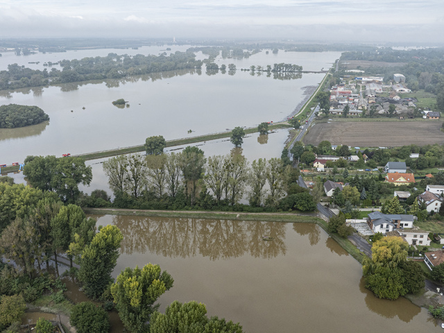Domácnosti rátajú vážne škody po povodniach. Neziskovky už pomáhajú, vláda sľúbila pomôcť tiež 