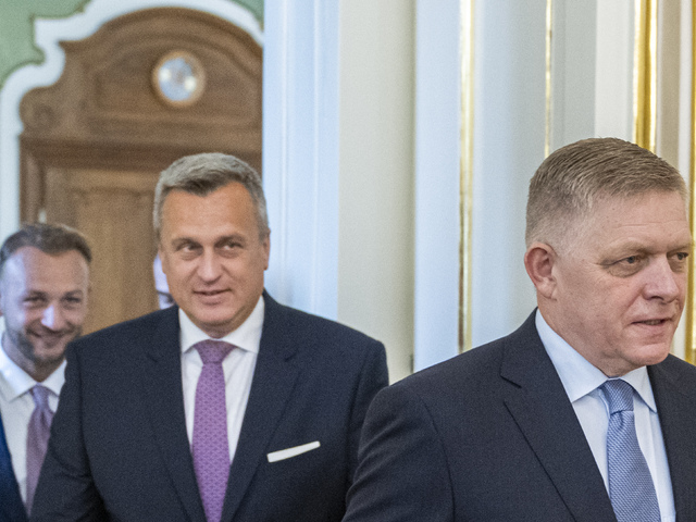 Koalícia sa navzájom kritizuje. SNS má výhrady k transakčnej dani, Hlas ku Kotlárovi. Fico: Ja som v kľude