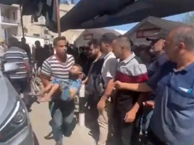 Izrael zaútočil na školu v Gaze, cielil na Hamas. V budove sa ukrývali Palestínčania, hlásia obete