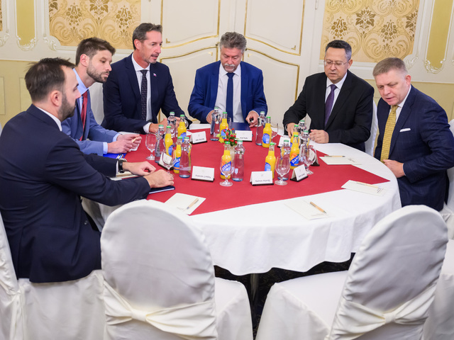 Atmosféra bola napätá. Ak vláda nezvláda konsolidáciu, mala by nám to prenechať, povedal šéf PS po stretnutí s Ficom