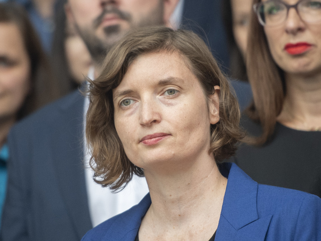 Poslankyňu PS Plavákovú pre nálepky na notebooku znova vykázali zo sály. Na konflikt v parlamente reagoval aj prezident