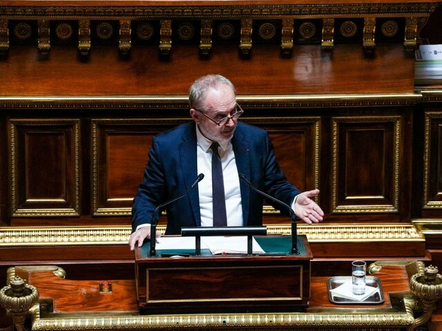Francúzskeho senátora podozrievajú, že nadrogoval kolegyňu. Tvrdí, že extáza bola pre neho, na párty predvádzal "kúzla"