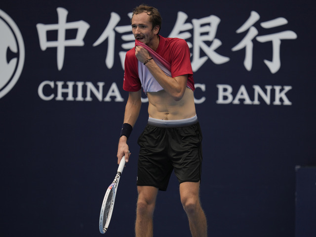 Výsledkový servis tenisového okruhu ATP z Pekingu. Alcaraz zdolal Perricarda a Medvedev zas Monfilsa