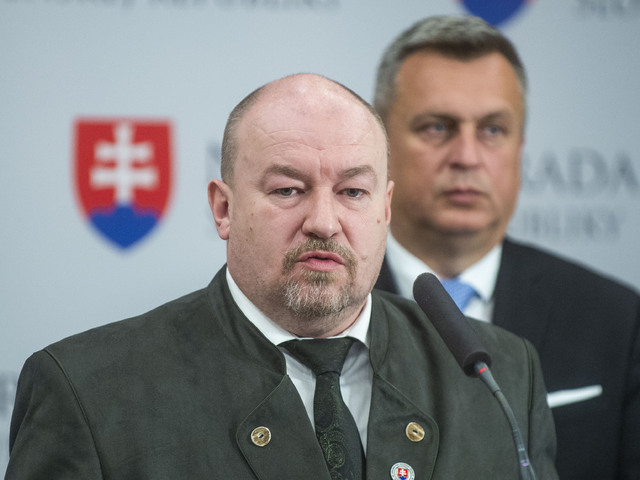 Nestabilita v koalícii stále nie je vyriešená. Konflikt Huliak verzus Taraba pokračuje aj naďalej