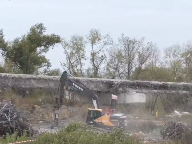 V Trenčíne búrajú 60-ročné mosty. Obchádzka komplikuje život ľudí, niektorí budú musieť zmeniť prácu