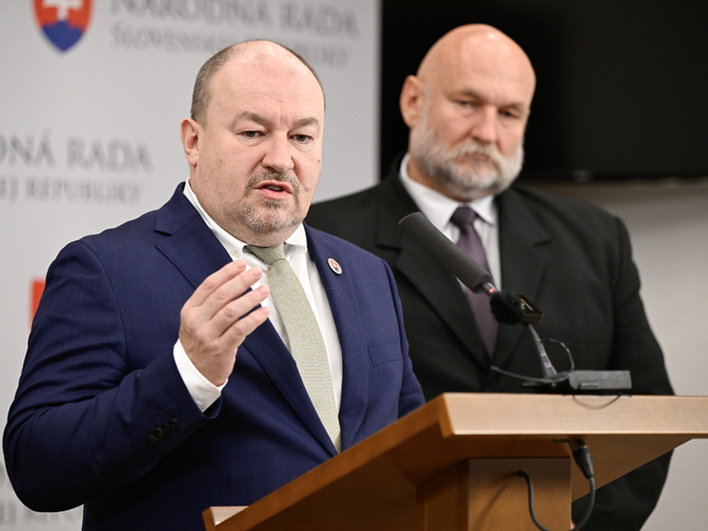Ministri Hlasu odmietajú kupčenie s Huliakom, ani by im to nenapadlo. Danko si myslí opak