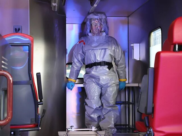 Stanicu paralyzovala hrozba smrtiaceho vírusu, na ktorý neexistuje vakcína. Pár pricestoval z krajiny, kde sa šíri
