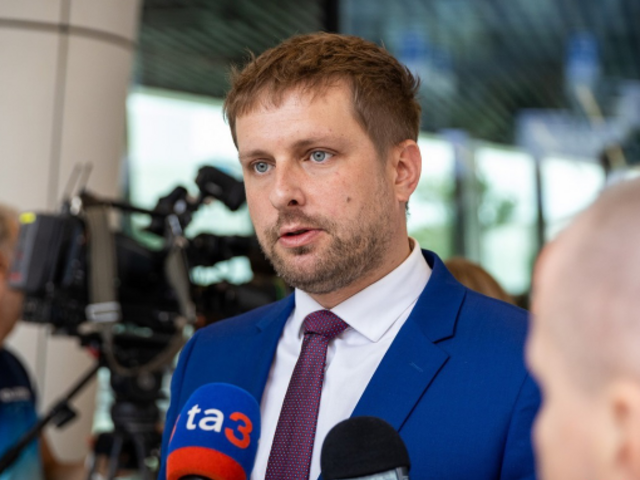 Rezort zdravotníctva musí ostať v rukách Hlasu. V médiách sa už skloňuje meno Dolinkovej nástupcu