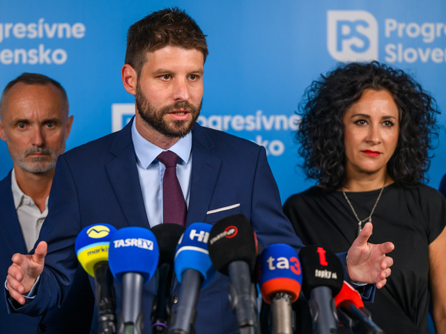 Voľby v júli by vyhralo PS pred Smerom o jedno percento. Do parlamentu by sa nedostali Demokrati ani SNS