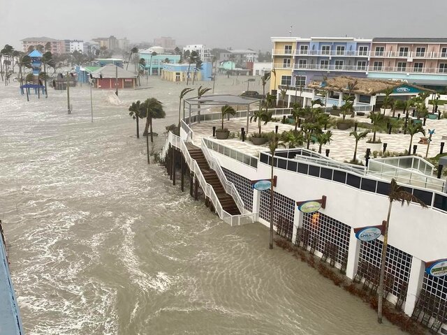 Hurikán Milton spôsobil na Floride rekordné záplavy. Milióny ľudí sú bez elektriny, hlásia najmenej 16 obetí
