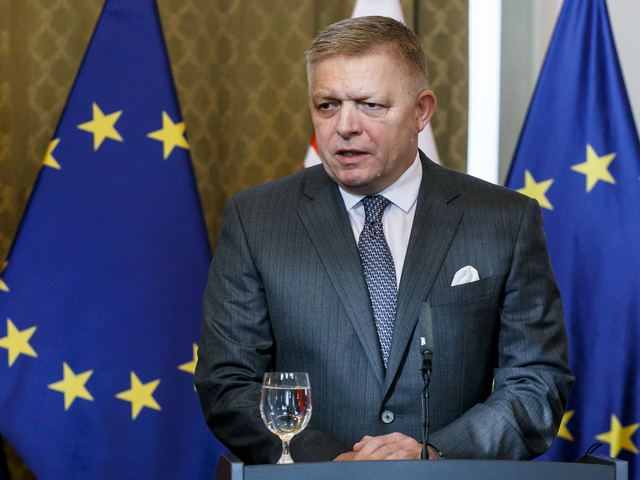Fico odmieta platiť viac za iný ako ruský plyn. Tranzit musí pokračovať, máme z toho veľké príjmy, vyhlásil