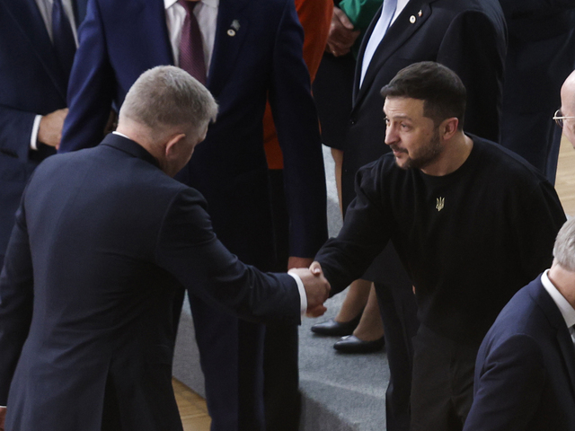 Robert Fico chce riešiť preplatenie vojenskej pomoci Ukrajine. S Ursulou von der Leyenovou sa stretne na samite