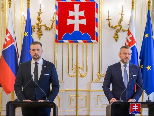 Prezident podpísal konsolidačný balík aj transakčnú daň. Šaško zohnal pre zdravotníkov 100 miliónov, no nie všetci sú spokojní