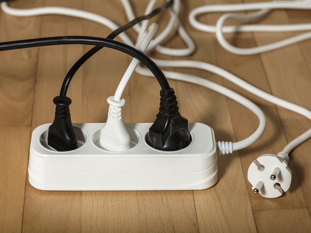 Tisíce domácností môžu platiť za elektrinu zbytočne. Za predimenzované ističe hrozia nové poplatky