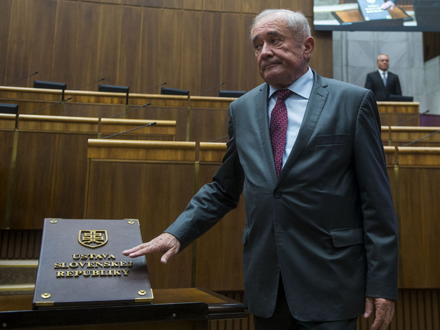 Hosťovanie u národniarov: Muňko zo Smeru odchádza do poslaneckého klubu SNS, aby mal minimálny počet členov