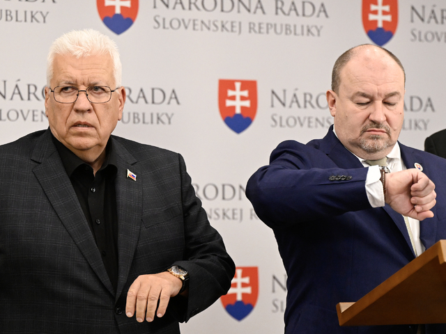 Firma poslanca Ľuptáka je v problémoch. Obchodník so striebrom a zlatom dostal od finančnej polície mastnú pokutu