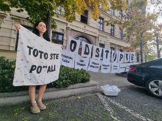 protest pred ministerstvom.jpg