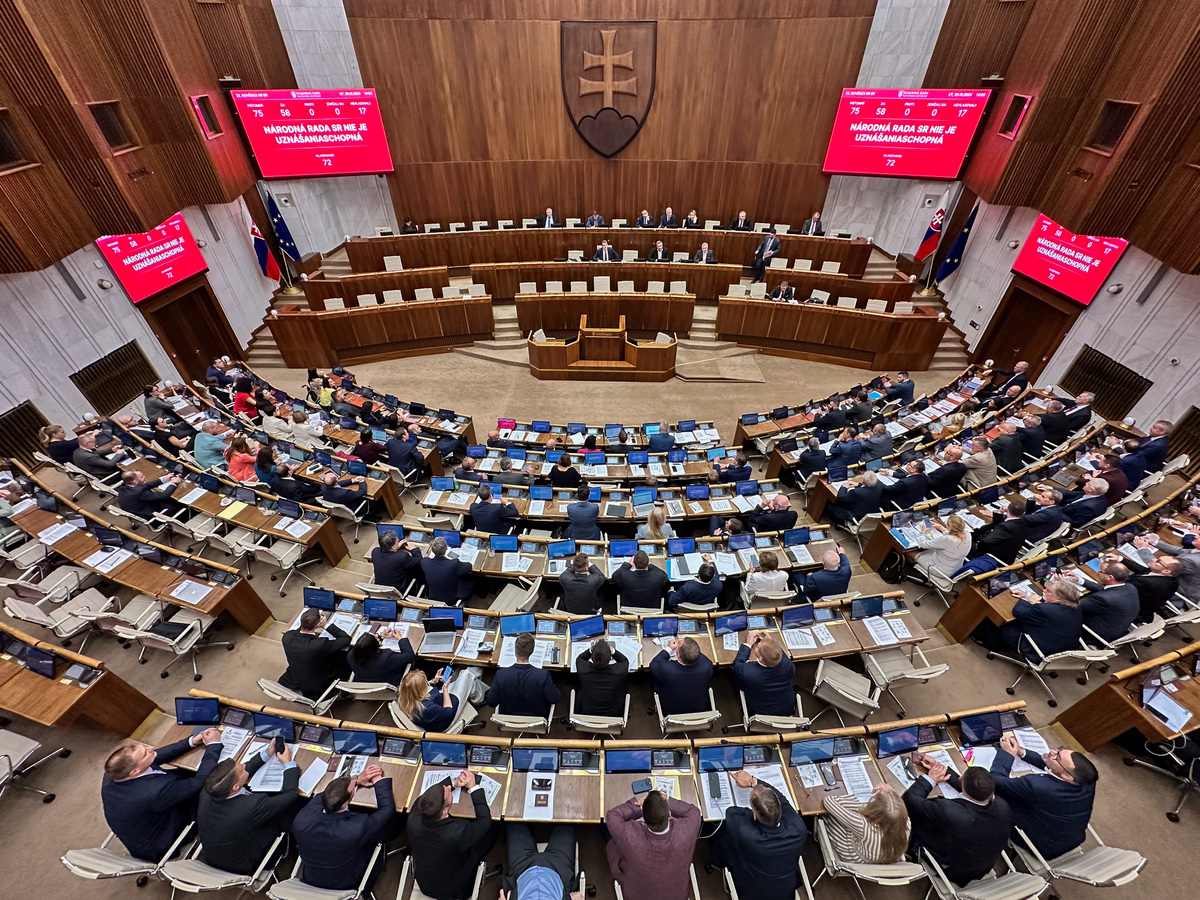 NR SR parlament neuznášaniaschopný