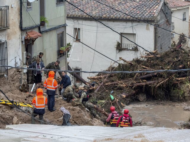 Voda brala aj autá. Obetí prívalových dažďov v Španielsku pribúda, už ich je cez 95