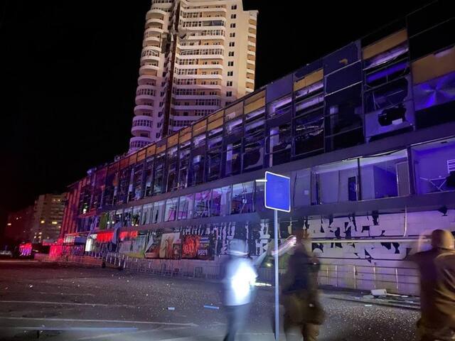 Druhé najväčšie ukrajinské mesto čelí sérii ruských útokov. V Charkove zasiahla supermarket ruská kĺzavá bomba
