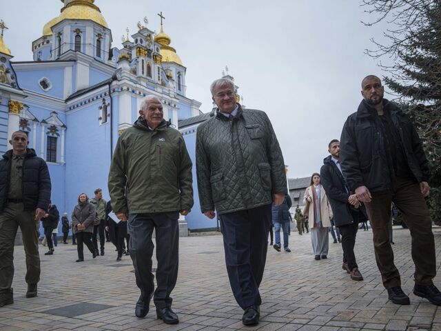 Európska únia v podpore Ukrajiny nepoľaví, povedal Borrell. Vojenskú pomoc chce po Trumpovej výhre urýchliť