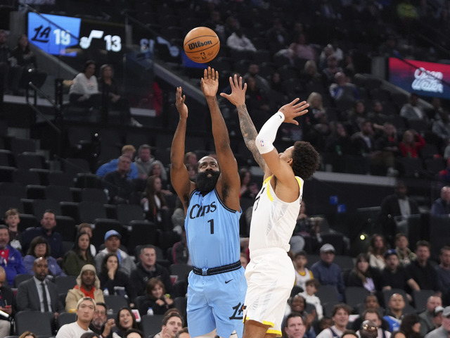 NBA: Harden prispel k víťazstvu. Cleveland má druhý najlepší štart v histórii