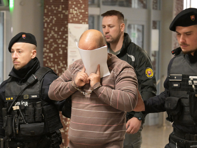 Policajt, ktorý dobil muža na smrť, plánoval v septembri odísť do civilu. Rozmyslel si to, lebo ho povýšili 