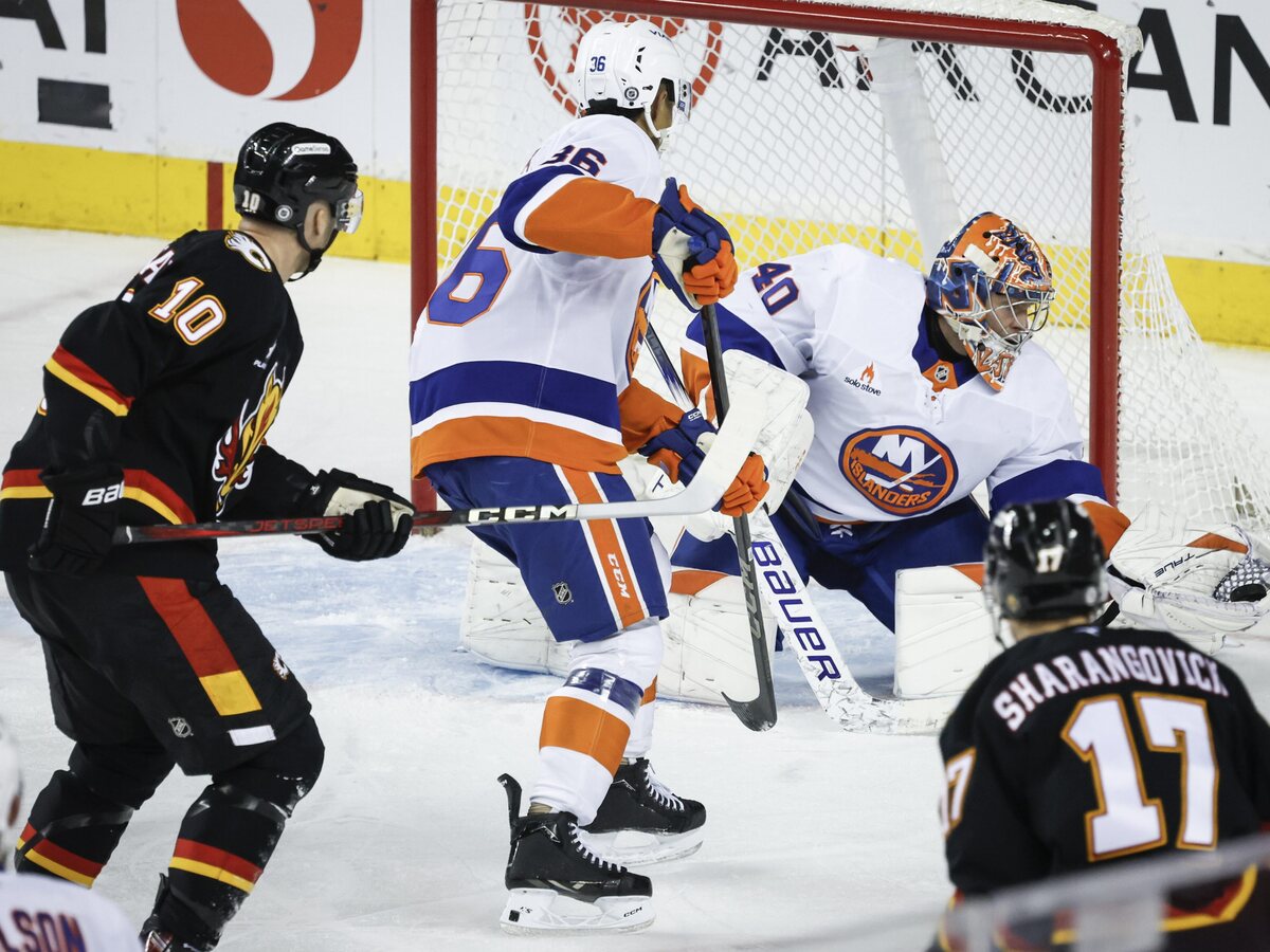 Islanders_Flames_Hockey903309.jpg