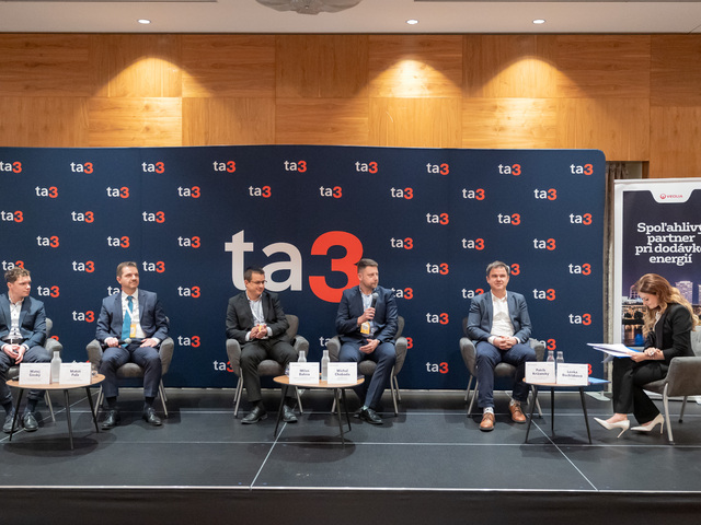 Nedostatok nabíjacích staníc a vysoké ceny - aká je budúcnosť elektromobility na Slovensku? 