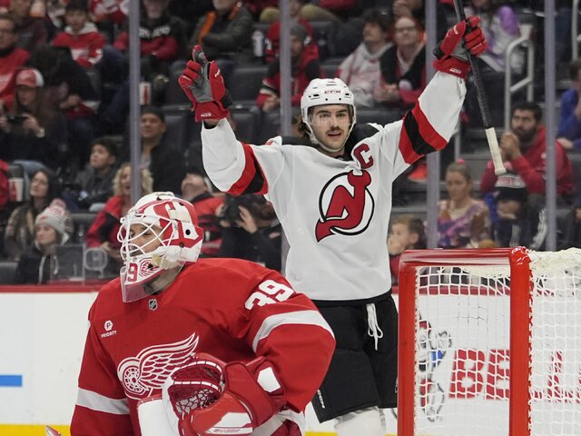 NHL: Aj napriek problémom dokázali bodovať. Tatar sa zranil v Detroite, Pospíšil sa dvakrát pobil