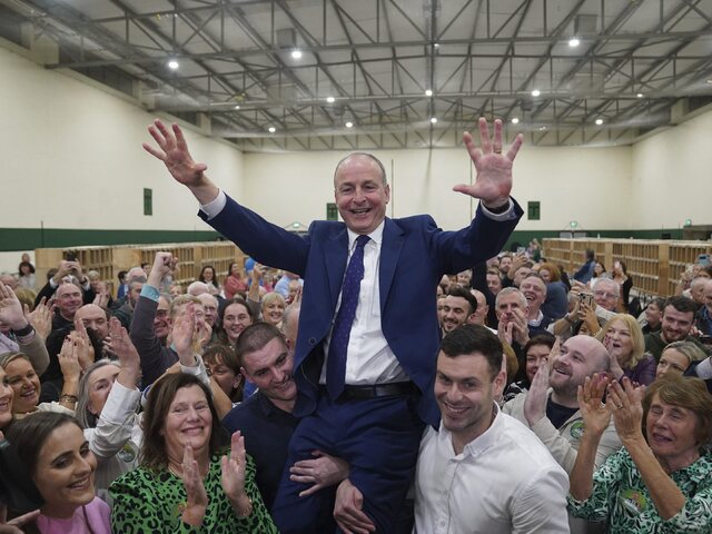 Voľby v Írsku vyhrala vládna strana Fianna Fáil. Krajná pravica prepadla, koalícia bude hľadať nového partnera