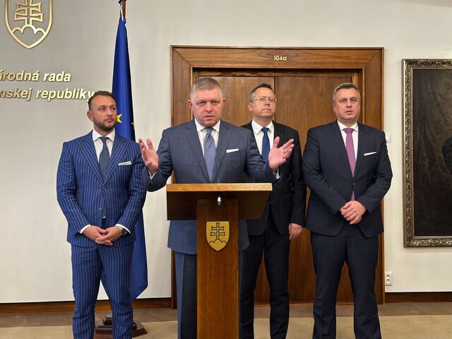 Lídri koalície ocenili prijatie štátneho rozpočtu. Fungujeme a ideme ďalej, zhodnotil premiér Fico