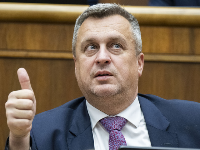 Danko tvrdil, že cestu do Moskvy zaplatí z vlastného. Realita je iná, parlament má na stole účet za takmer 20-tisíc eur