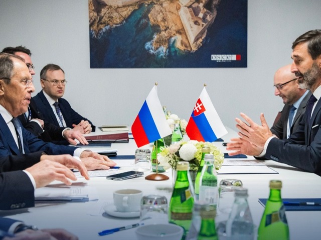 Šéf diplomacie Blanár sa opäť stretol s Lavrovom. Ministri rokovali počas zasadnutie Rady OBSE na Malte