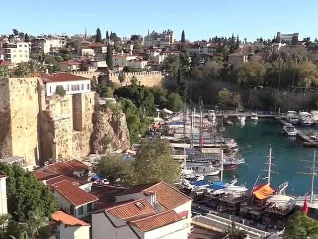 Slnkom zaliate more a fascinujúce výhľady. Nezabudnuteľná turecká riviéra je lákadlom pre turistov