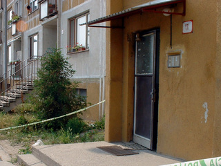 byt páska bytovka polícia policajti