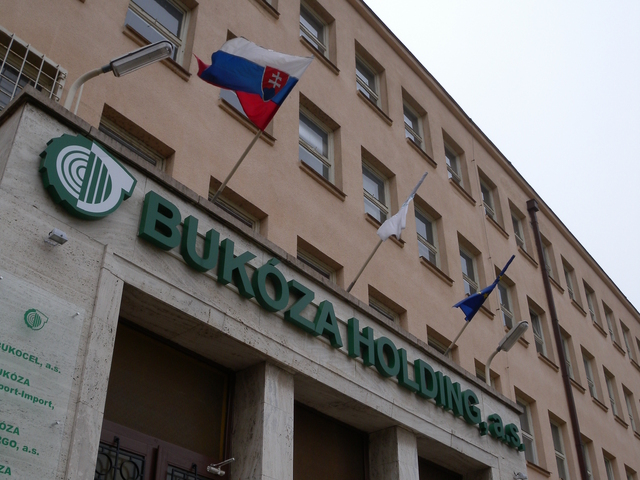 Skrachovaná Bukóza čelí rabovaniu a ekologickej hrozbe. Nádejou pre zúfalý región je pondelkový podpis memoranda
