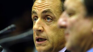 Francúzsky súd odsúdil exprezidenta Sarkozyho za korupciu. Trest si môže odpykať v domácom väzení 