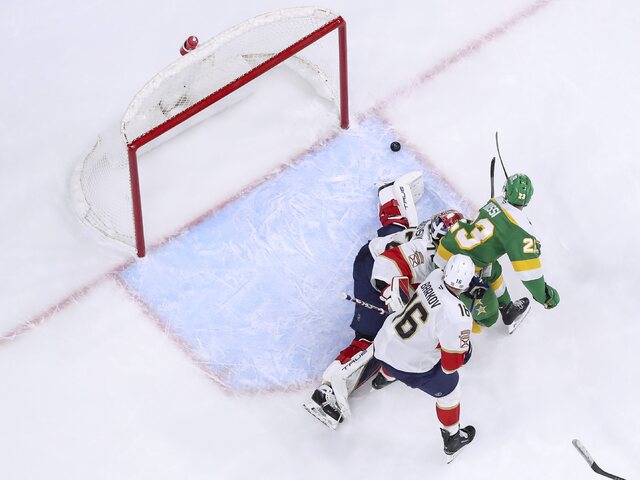 NHL: Florida valcovala, Anaheim otočil v závere. Detroit pri výhre nad Philadelphiou prišiel o elitného obrancu
