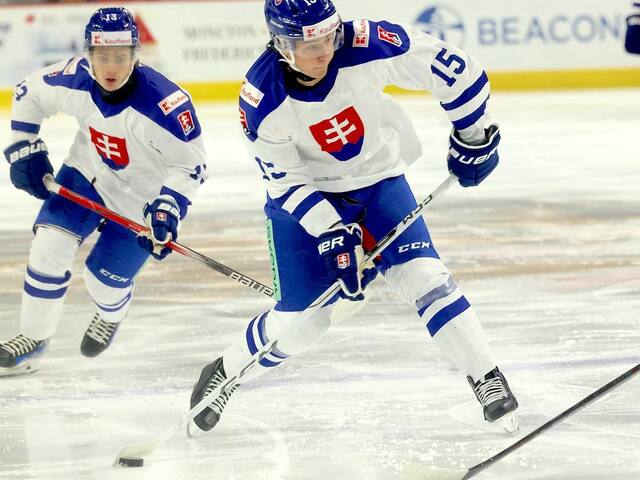 Slovensko na MS v hokeji do 20 rokov  zdolalo Kazachstan. Zápas sa zdramatizoval, triumf prišiel až v predĺžení