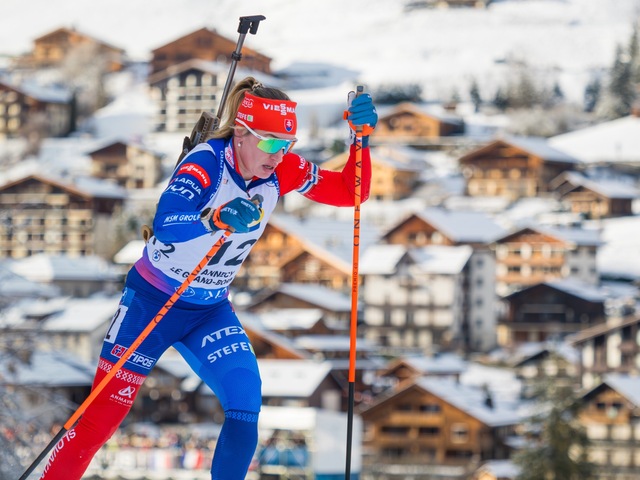 Svetový pohár: Bátovská Fialková berie medailu. Slovenská biatlonistka skončila tretia v pretekoch s hromadným štartom