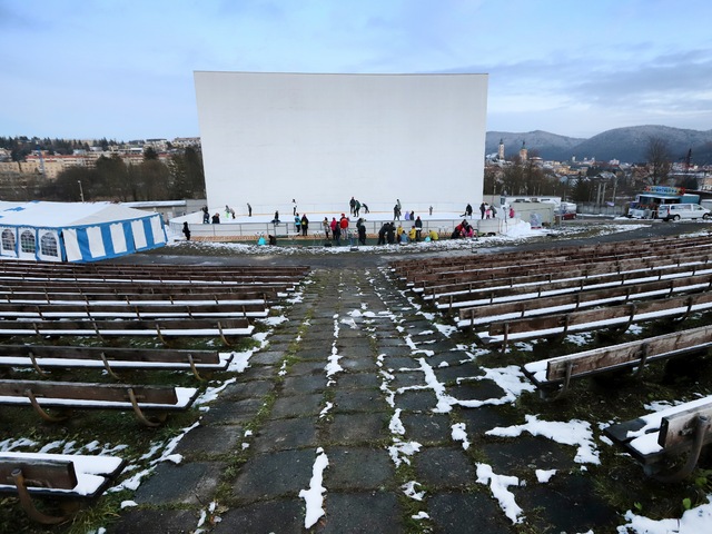 Banská Bystrica je bez snehu. Bežkárske trate sú zatvorené, zimnú atmosféru zachraňujú klziská pod holým nebom