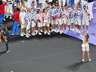 slovenská výprava na záverečnom ceremoniáli XXXIII. letných olympijských hier v Paríž