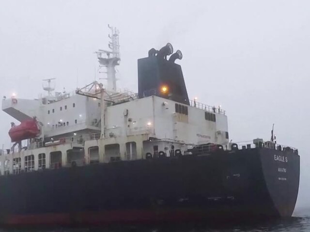 Fínsky súd rieši sabotáž podmorského kábla a zadržanie tankera. Posádka nemôže opustiť krajinu